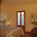 Farm Holidays La Baghera - La Baghera Alta - Brogio Apartment - Master Bedroom